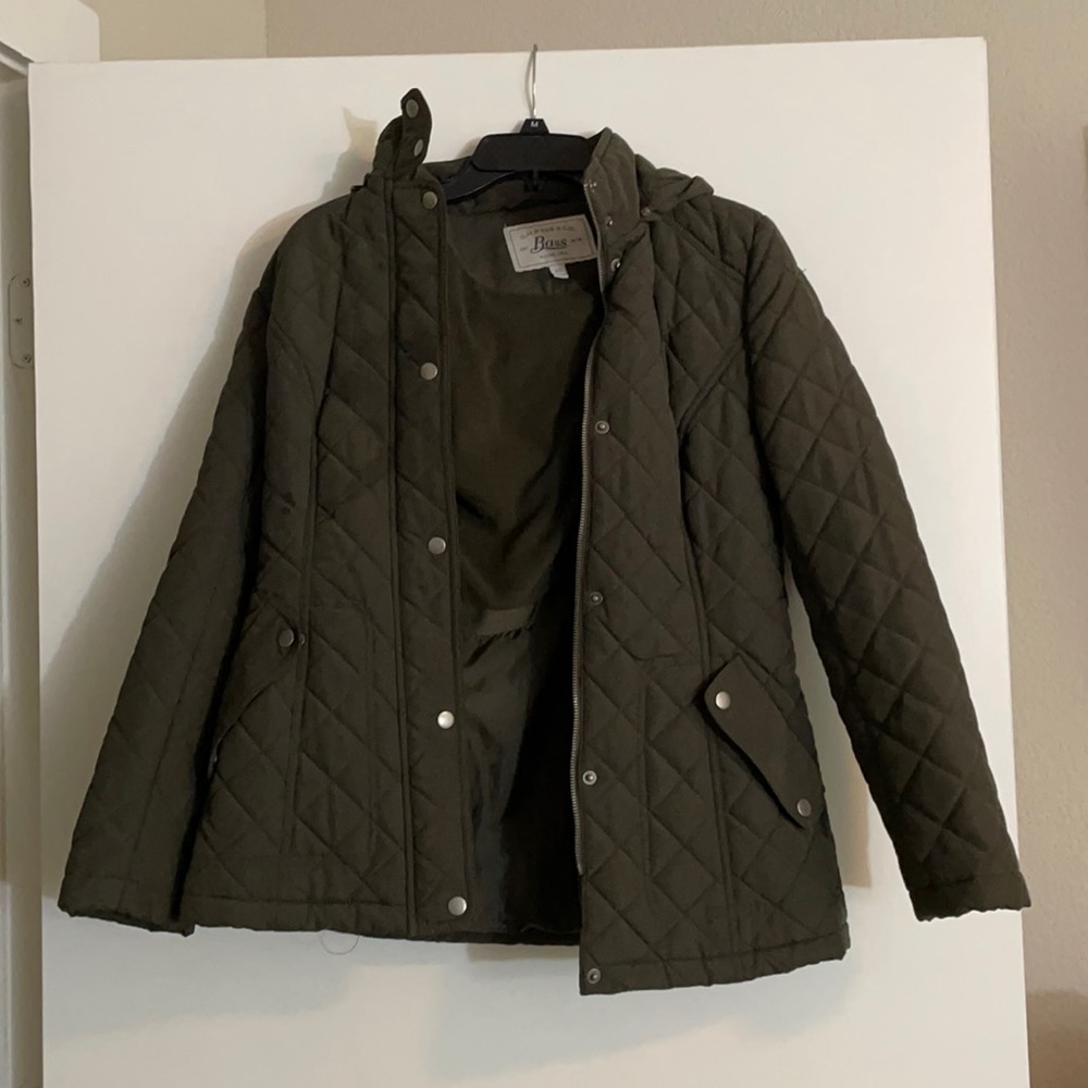 Bass puffer jacket in olive, practically brand new